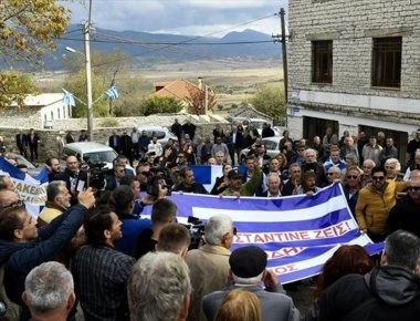 Οι Αλβανοί δεν αφήνουν να αναπαυθεί η ψυχή του Έλληνα ήρωα Κ.Κατσίφα: Ψάχνουν στα σπίτια να βρουν την Σημαία του!